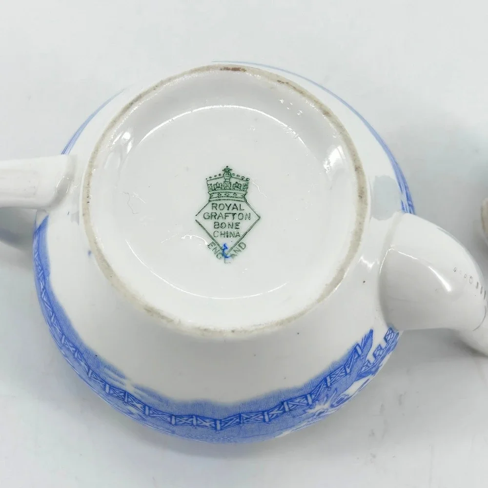 Royal Grafton Blue Willow Bone China Teapot Gold Trim England Pagoda Vintage